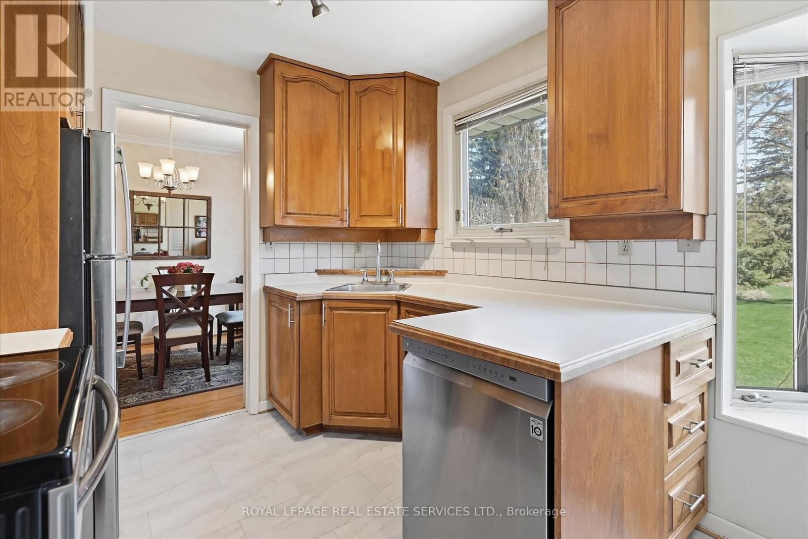 2142 HIXON STREET Image 10