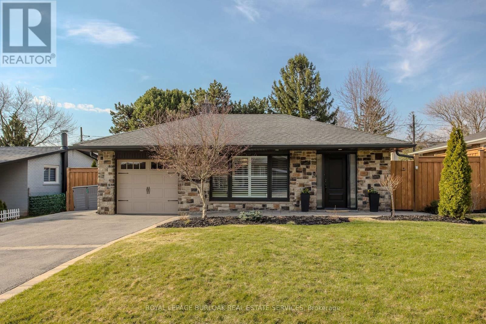 1375 LANGDALE CRESCENT Image 1