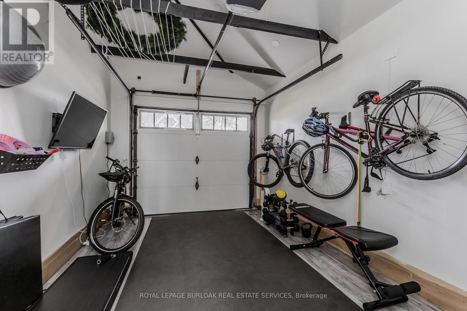 1375 LANGDALE CRESCENT Image 30