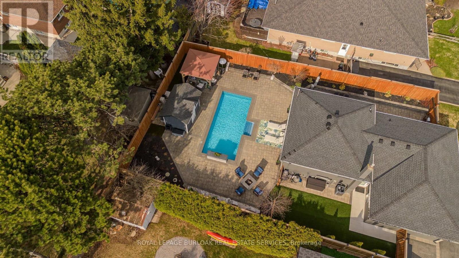 1375 LANGDALE CRESCENT Image 37