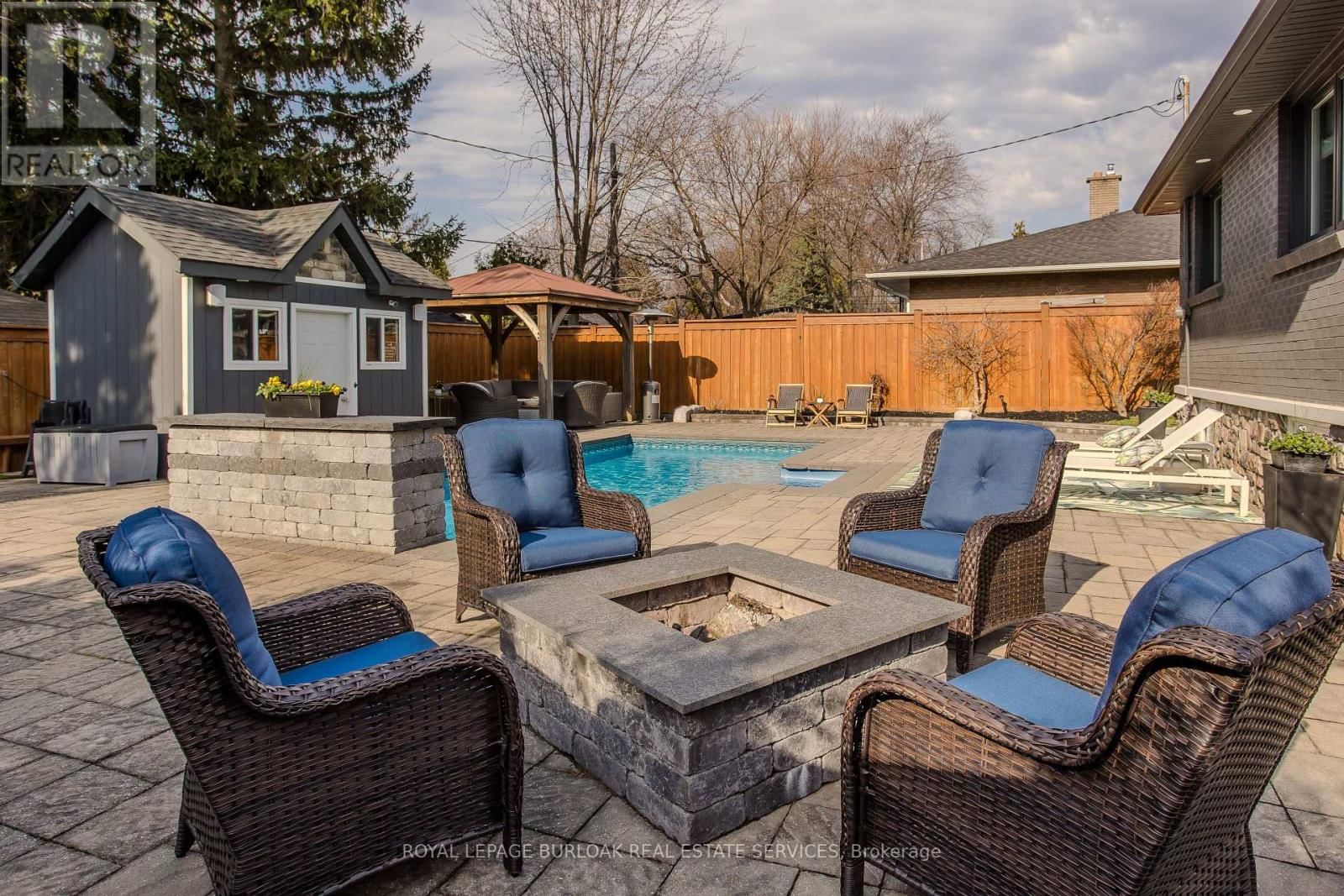 1375 LANGDALE CRESCENT Image 4