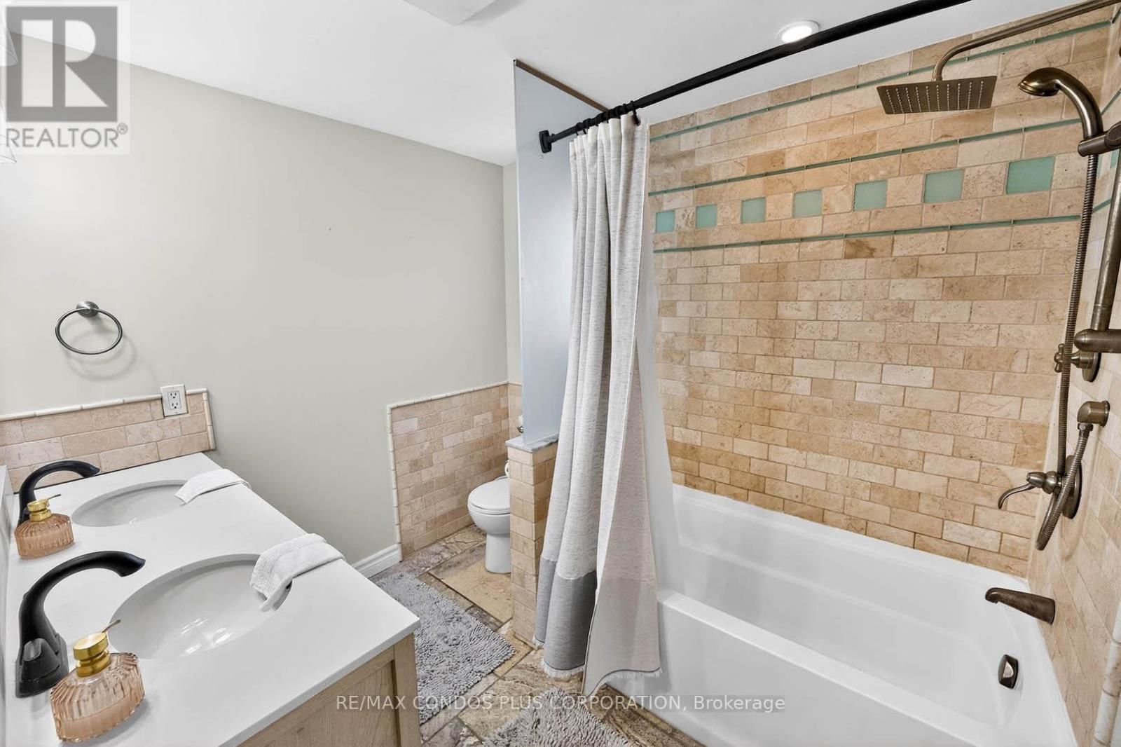 6956 CADIZ CRESCENT Image 22