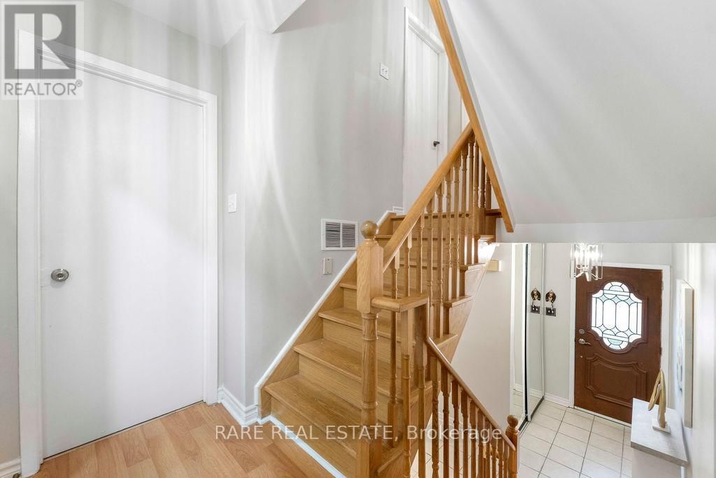 21 - 2006 MARTIN GROVE ROAD Image 25