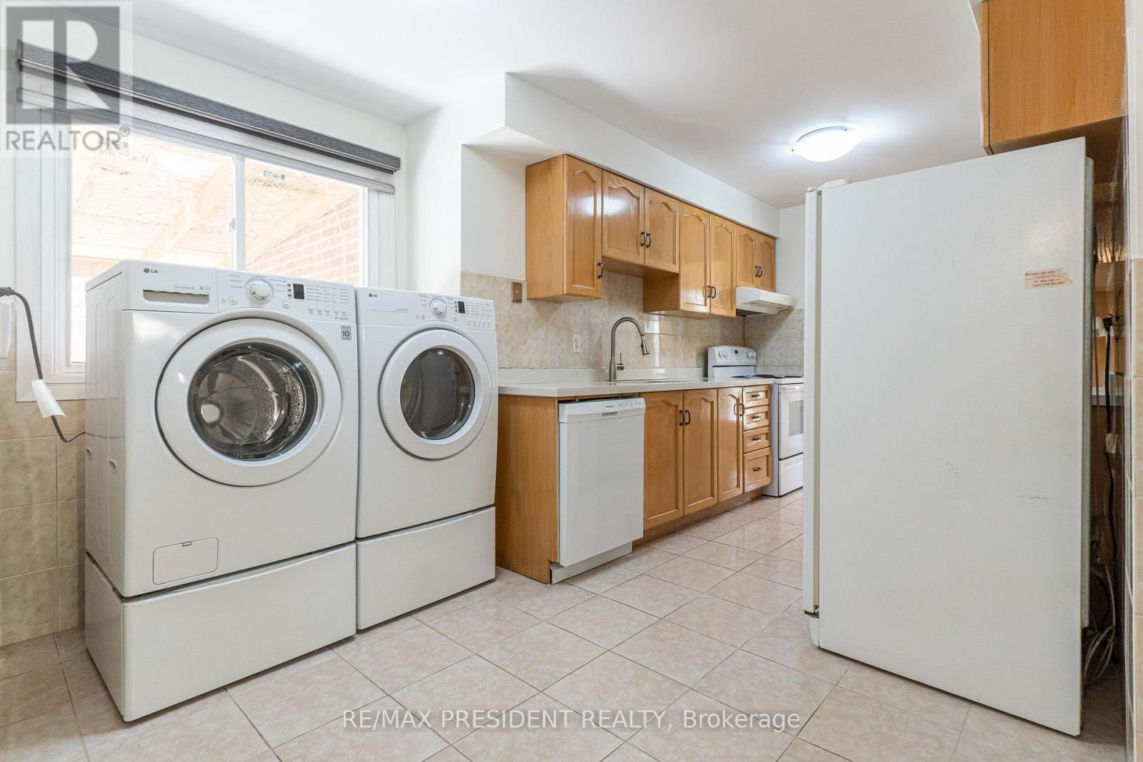 (Upper) - 17 MANITOU CRESCENT Image 13