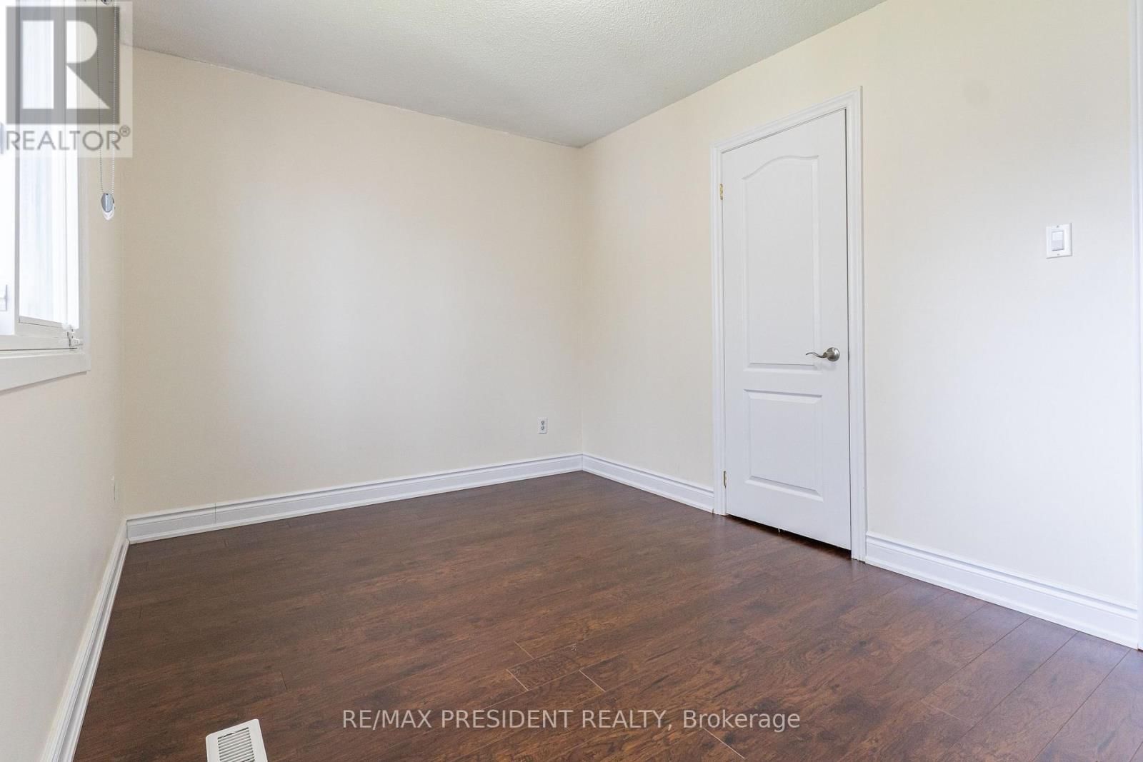 (Upper) - 17 MANITOU CRESCENT Image 21