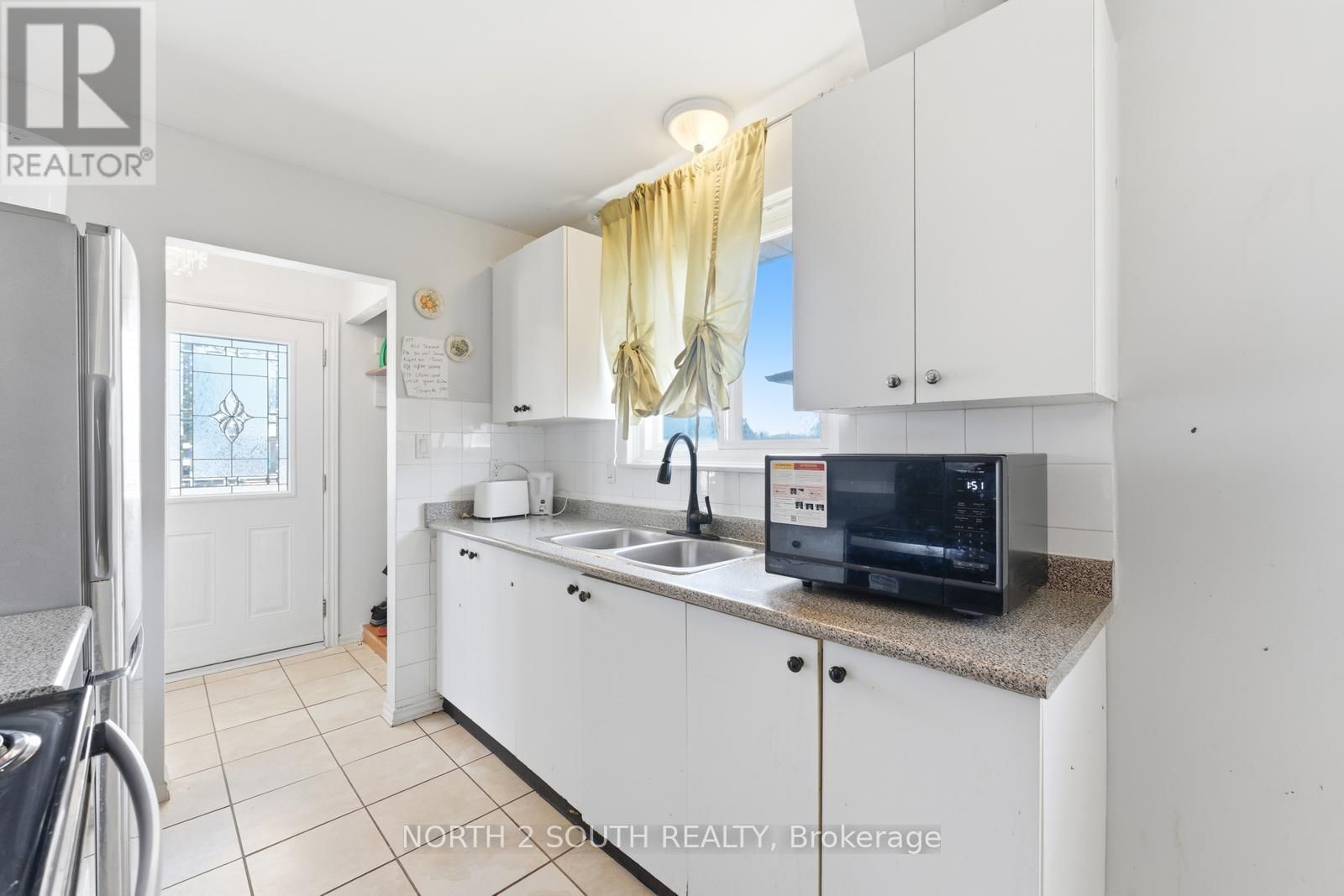 7739 PRIORY CRESCENT Image 12