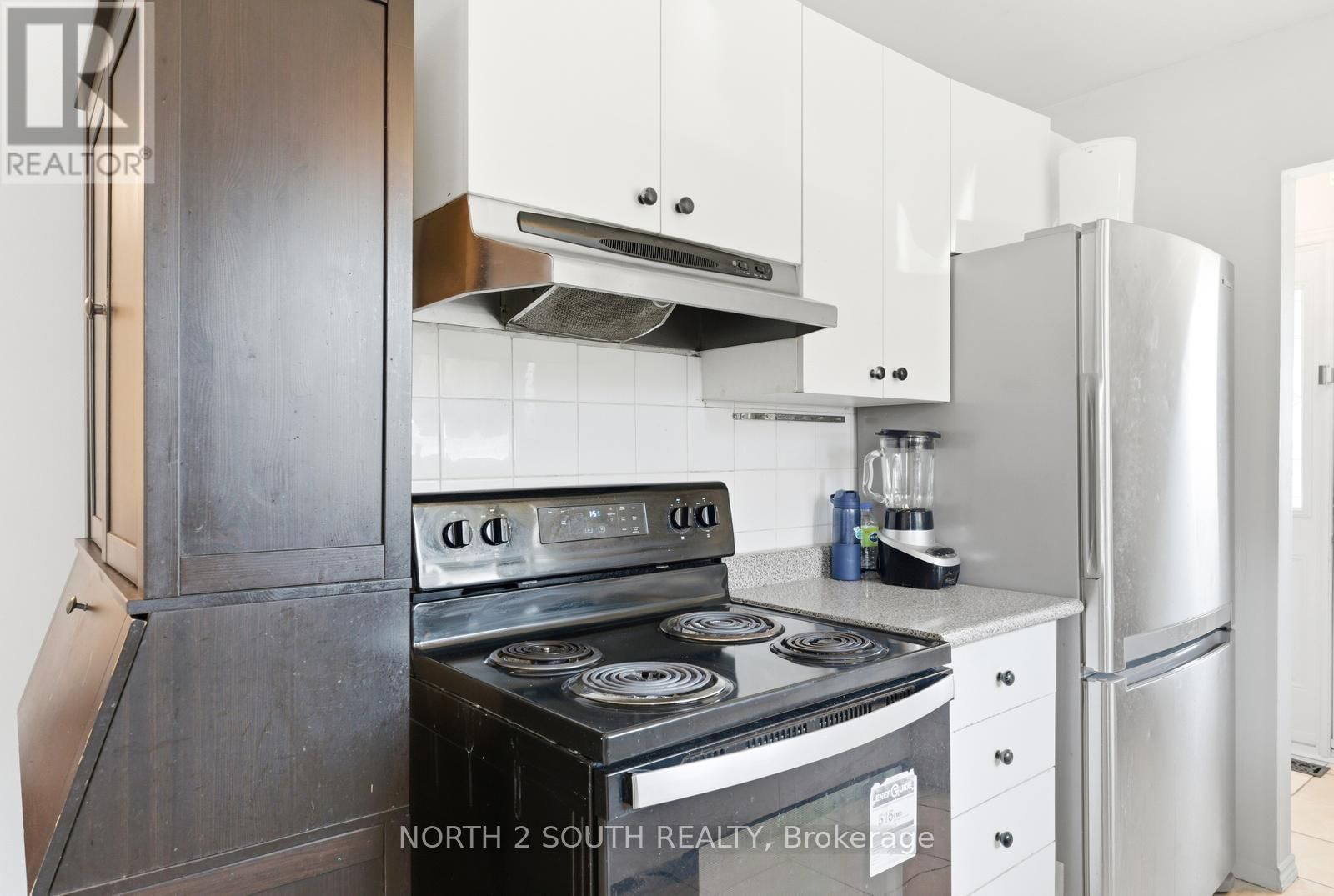 7739 PRIORY CRESCENT Image 13