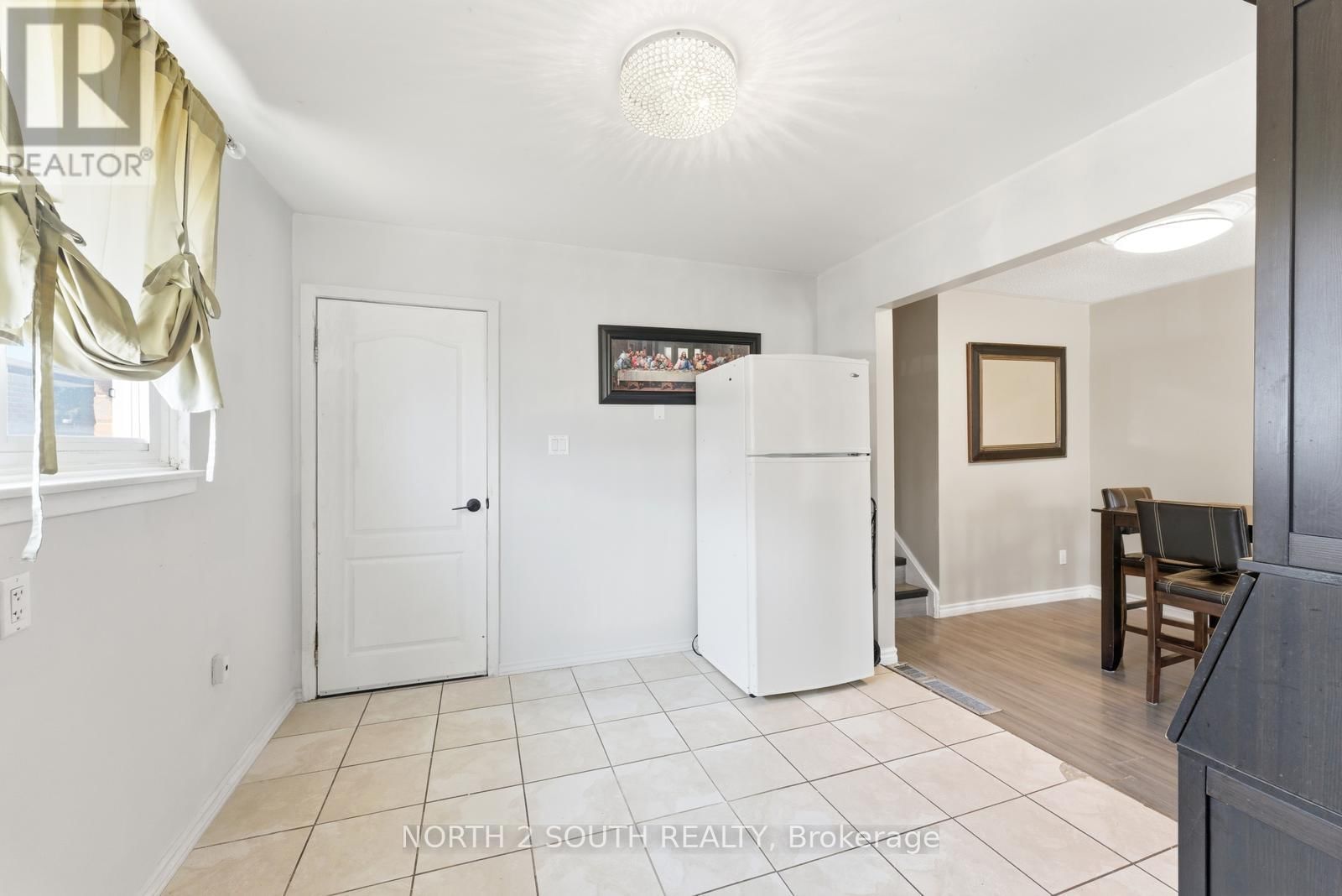 7739 PRIORY CRESCENT Image 14