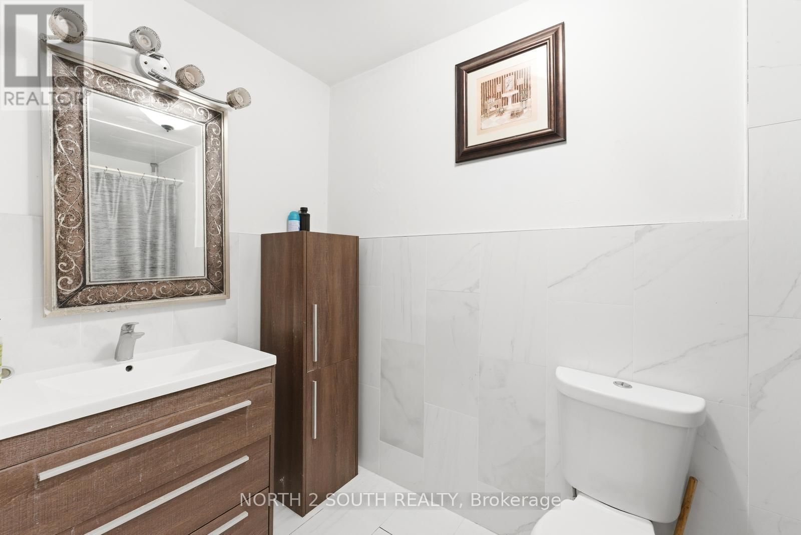 7739 PRIORY CRESCENT Image 24