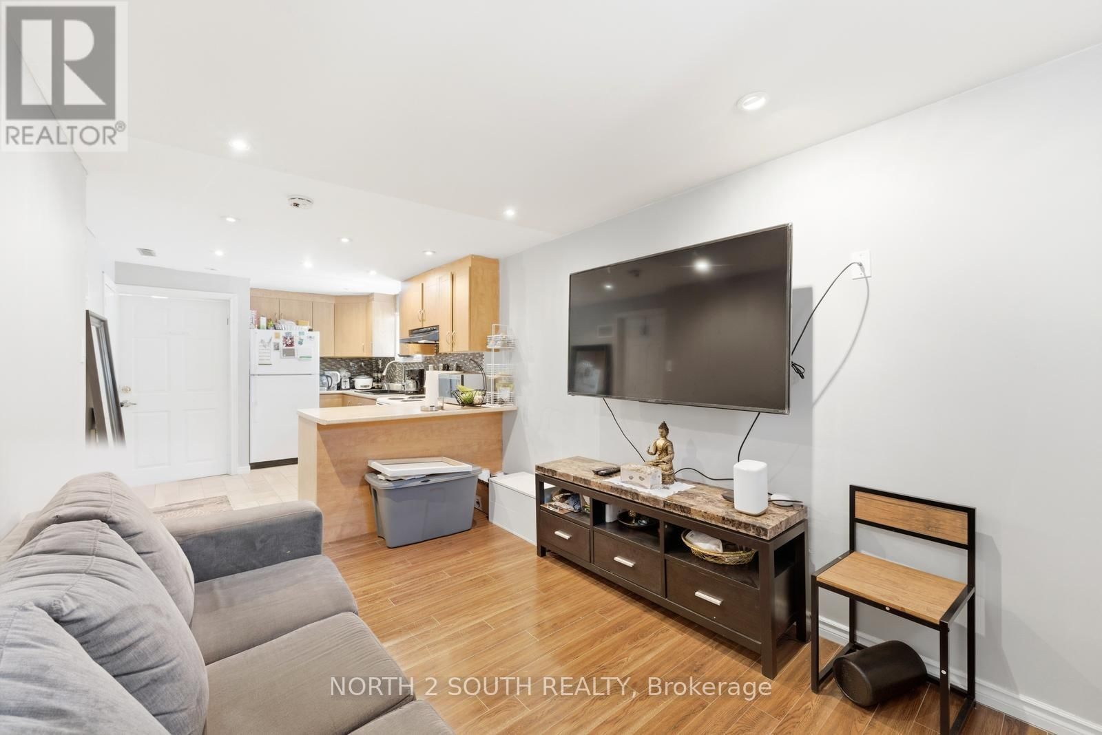 7739 PRIORY CRESCENT Image 30