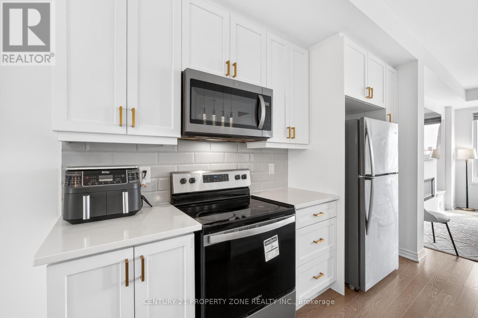 5186 VIOLA DESMOND DRIVE Image 23