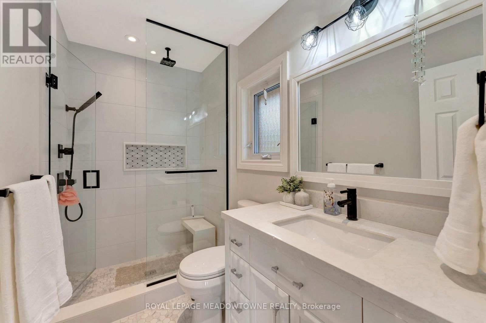 2008 PEAK PLACE Image 21