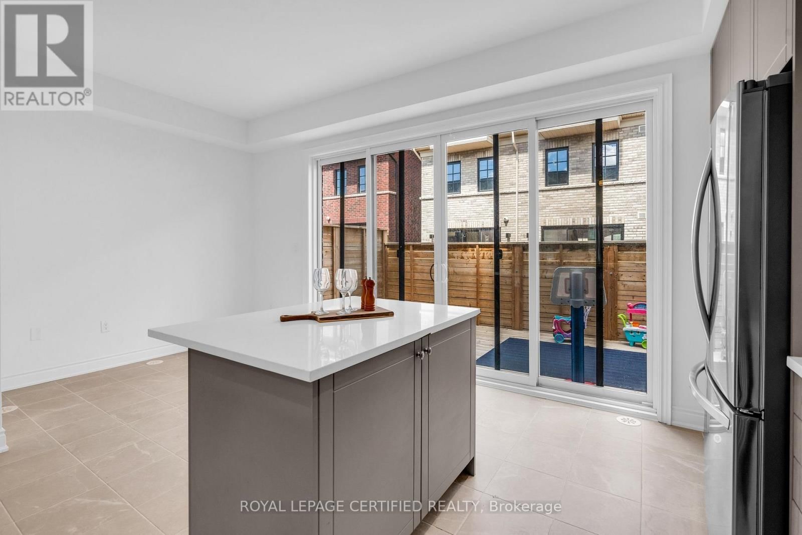 10 - 74A THOMAS STREET Image 13