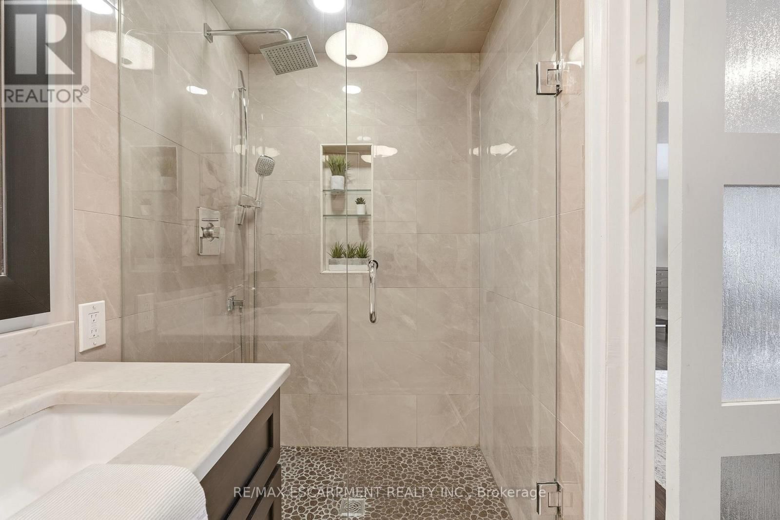 1189 BRITANNIA ROAD Image 9