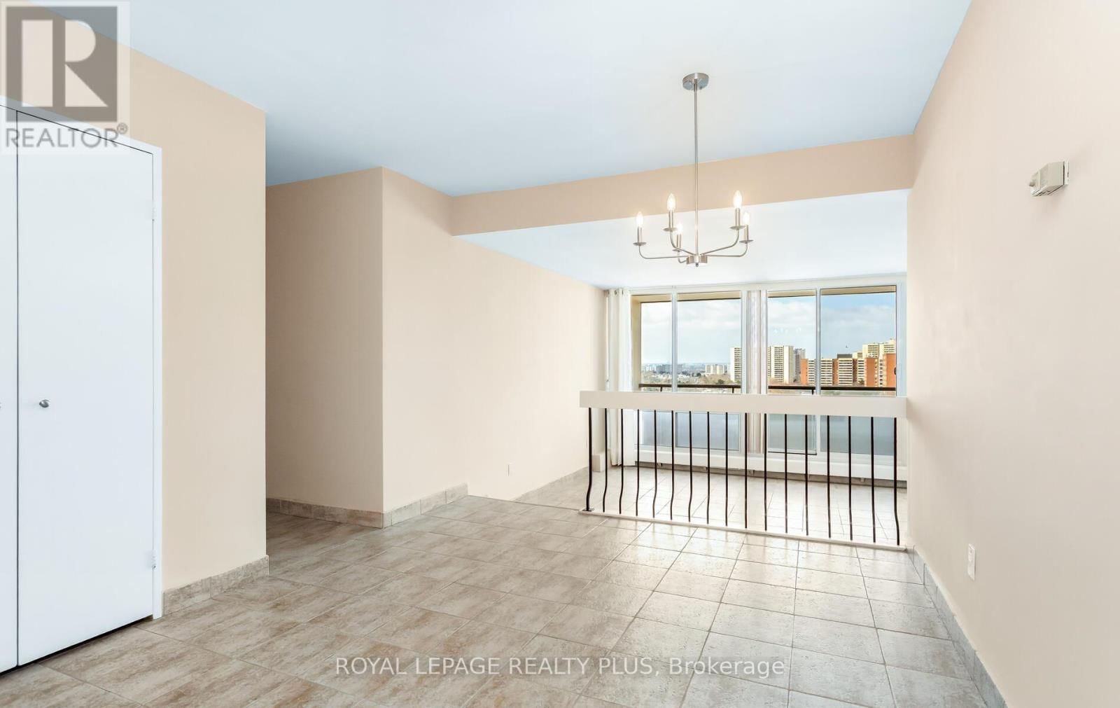 1004 - 1 FOUR WINDS DRIVE Image 8