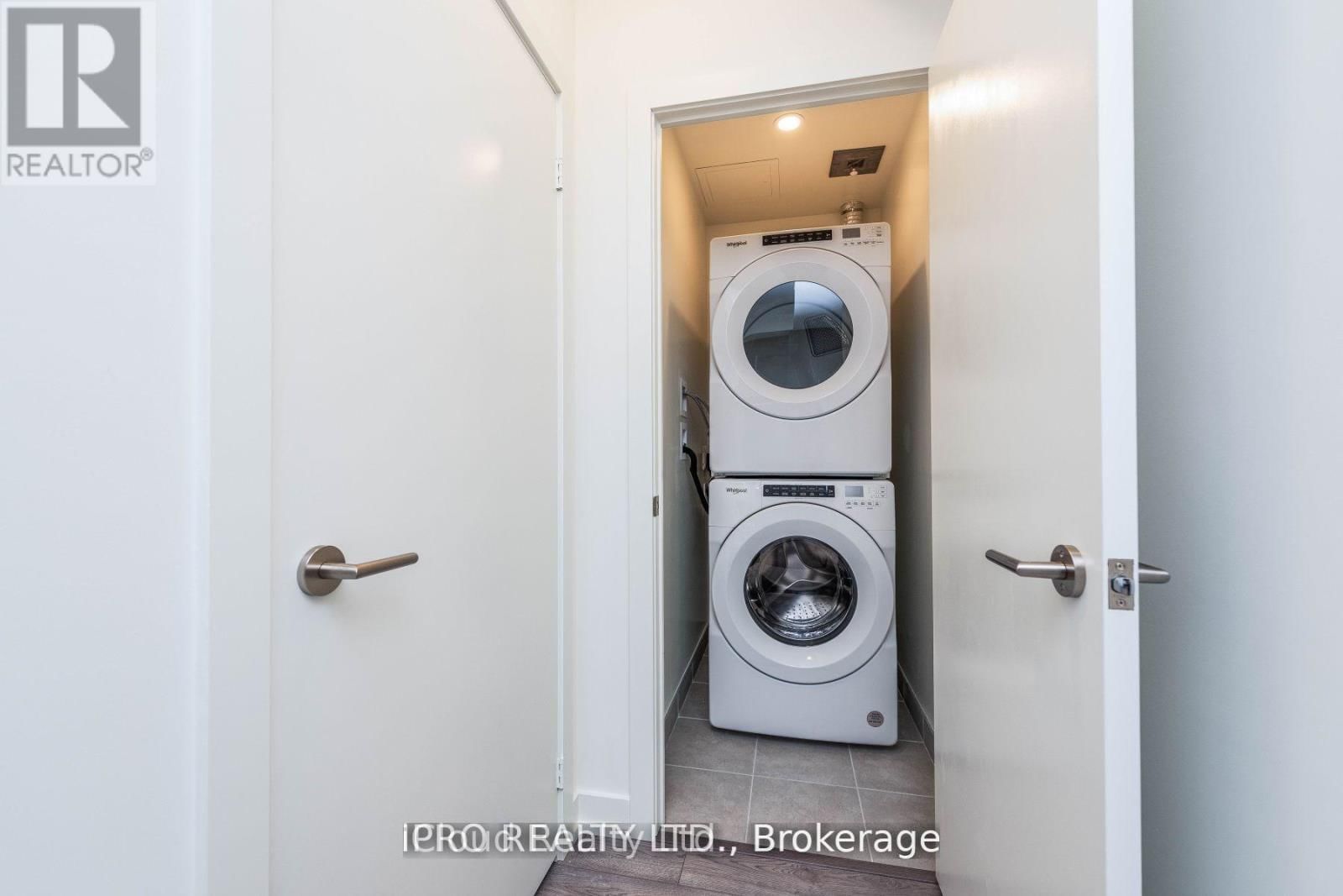 204 - 10 WILBY CRESCENT Image 14