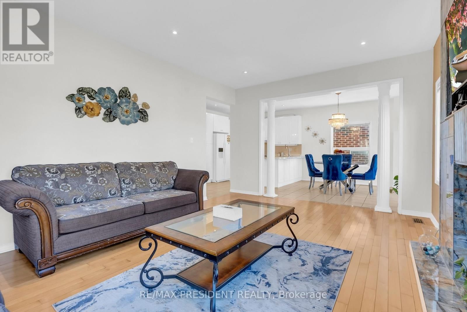 1 CROWN VICTORIA DRIVE Image 12