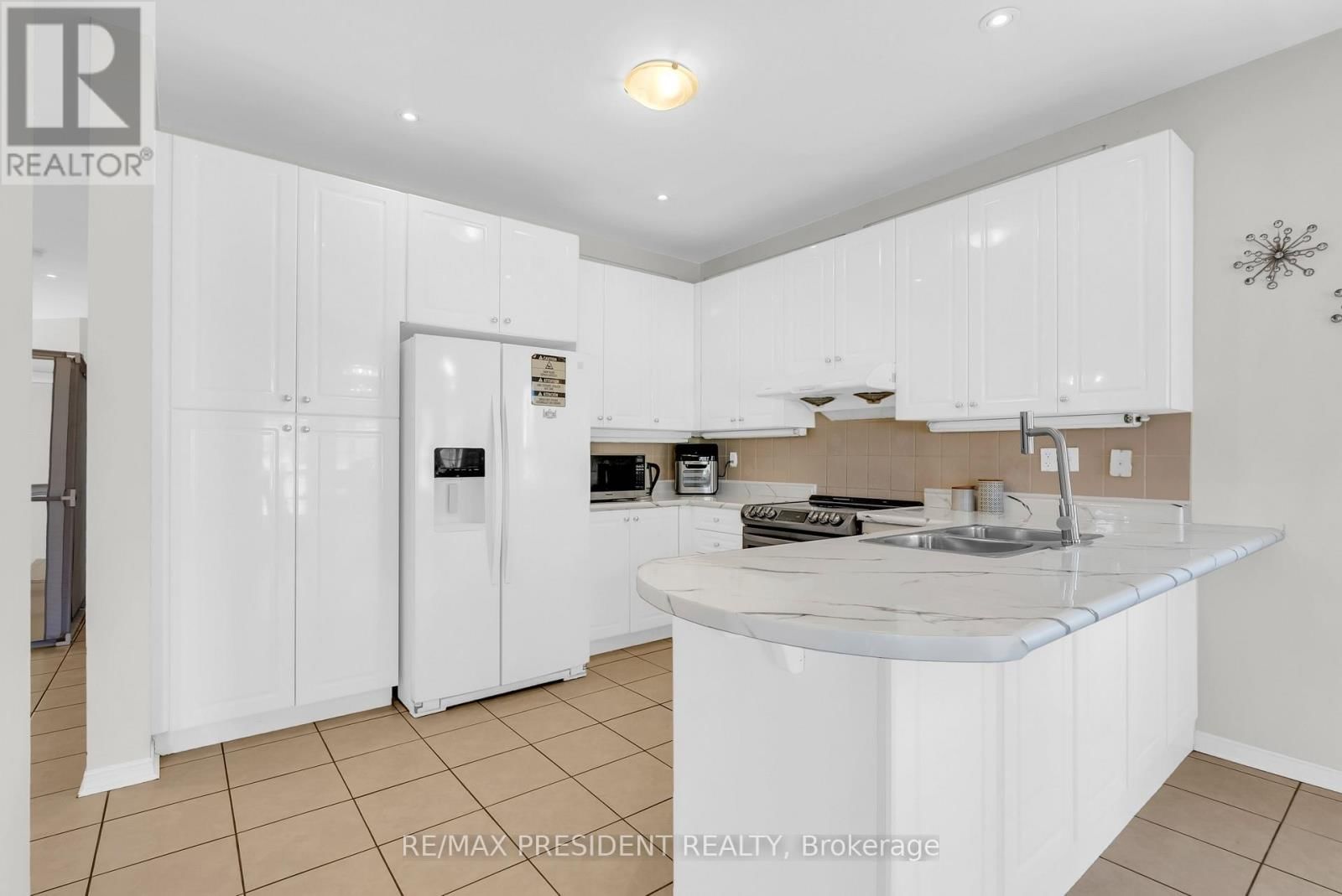 1 CROWN VICTORIA DRIVE Image 14