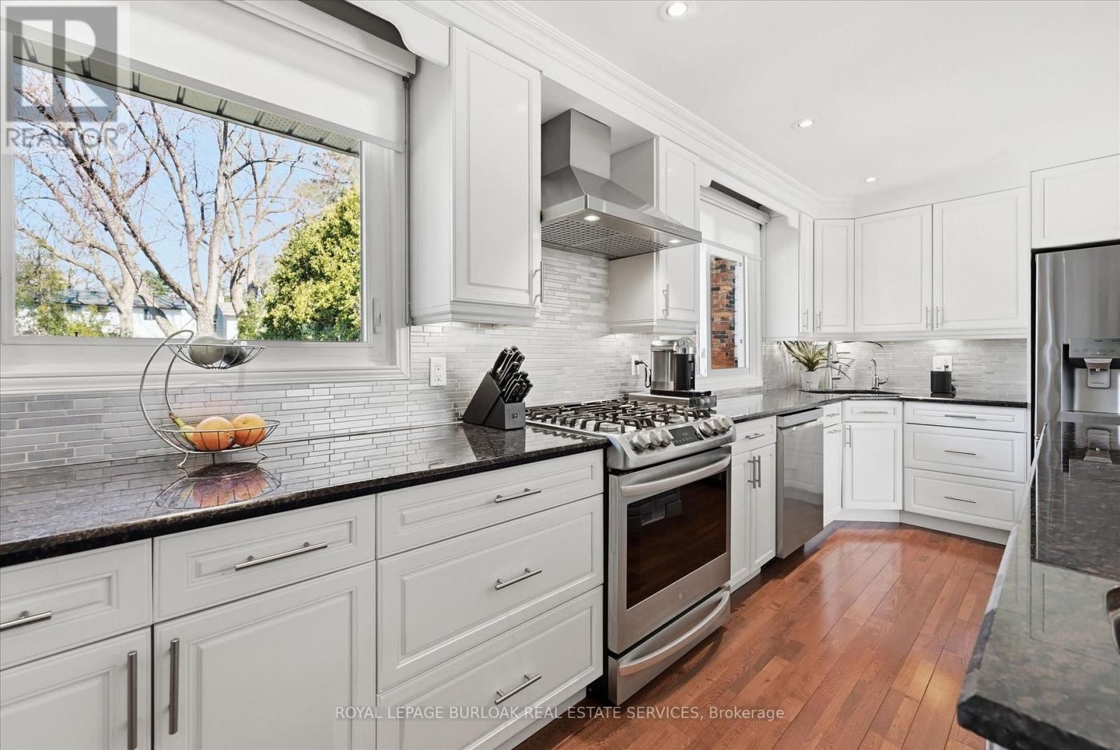 3299 SPRUCE AVENUE Image 14