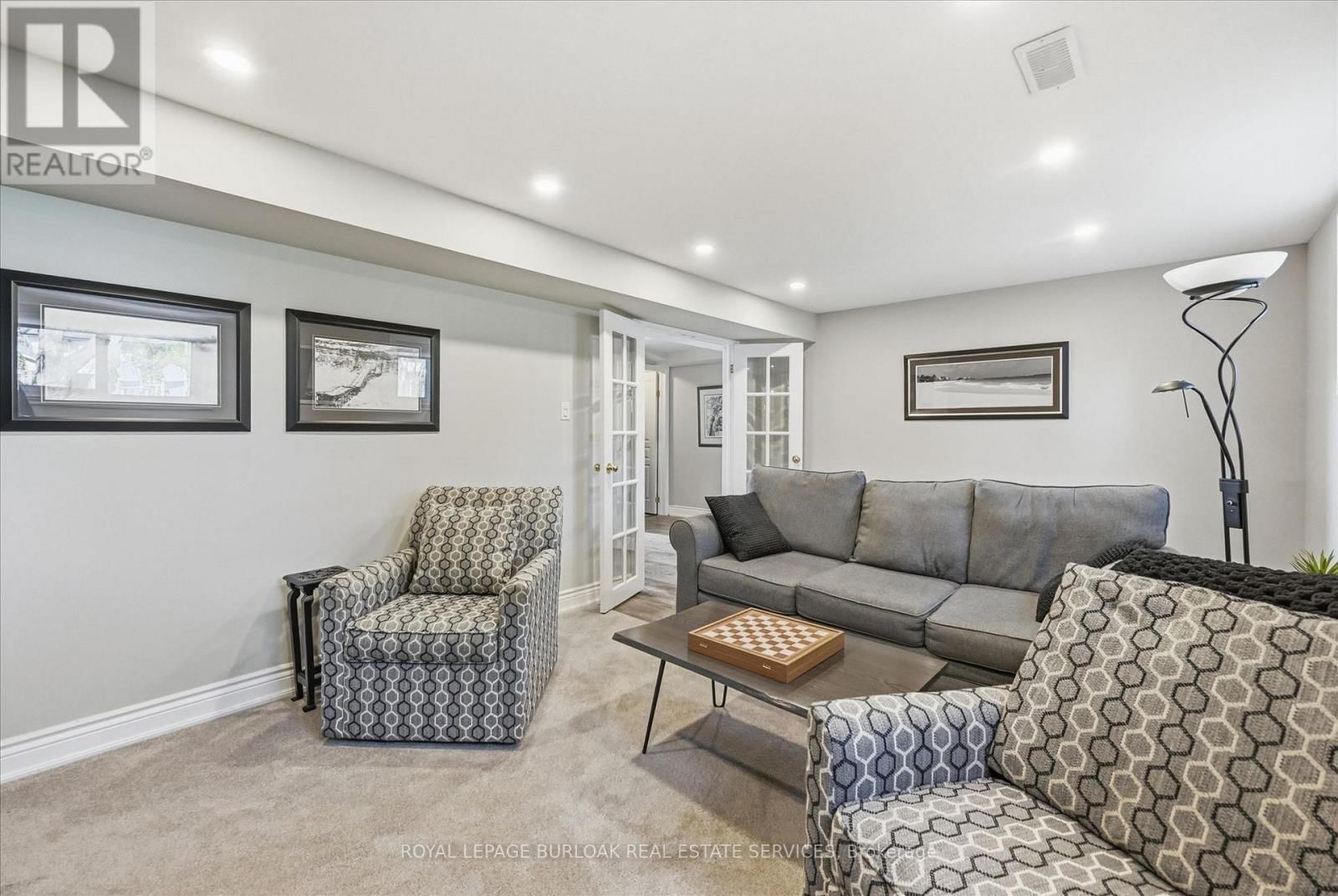 3299 SPRUCE AVENUE Image 29