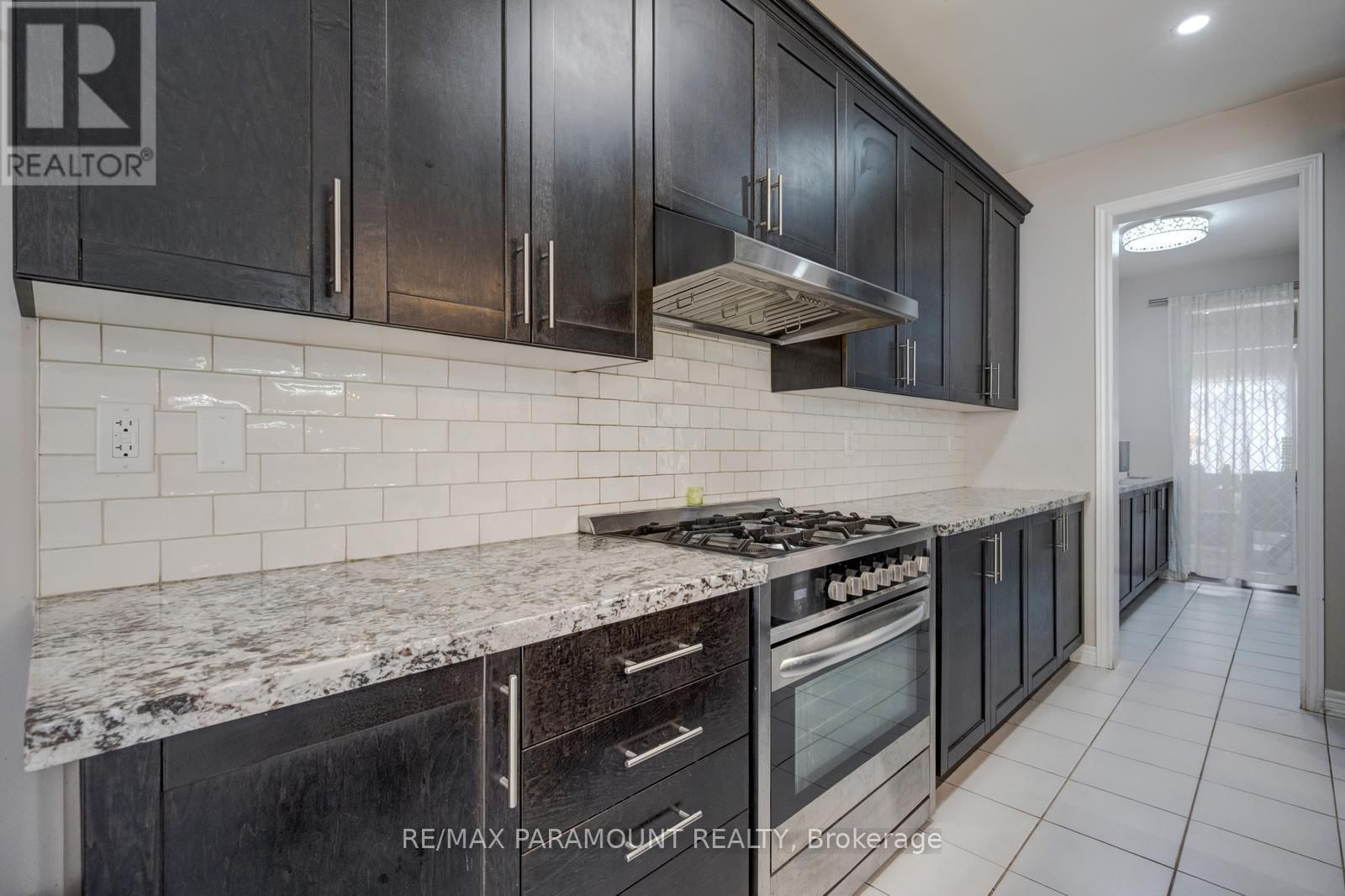 5 EZRA CRESCENT Image 15