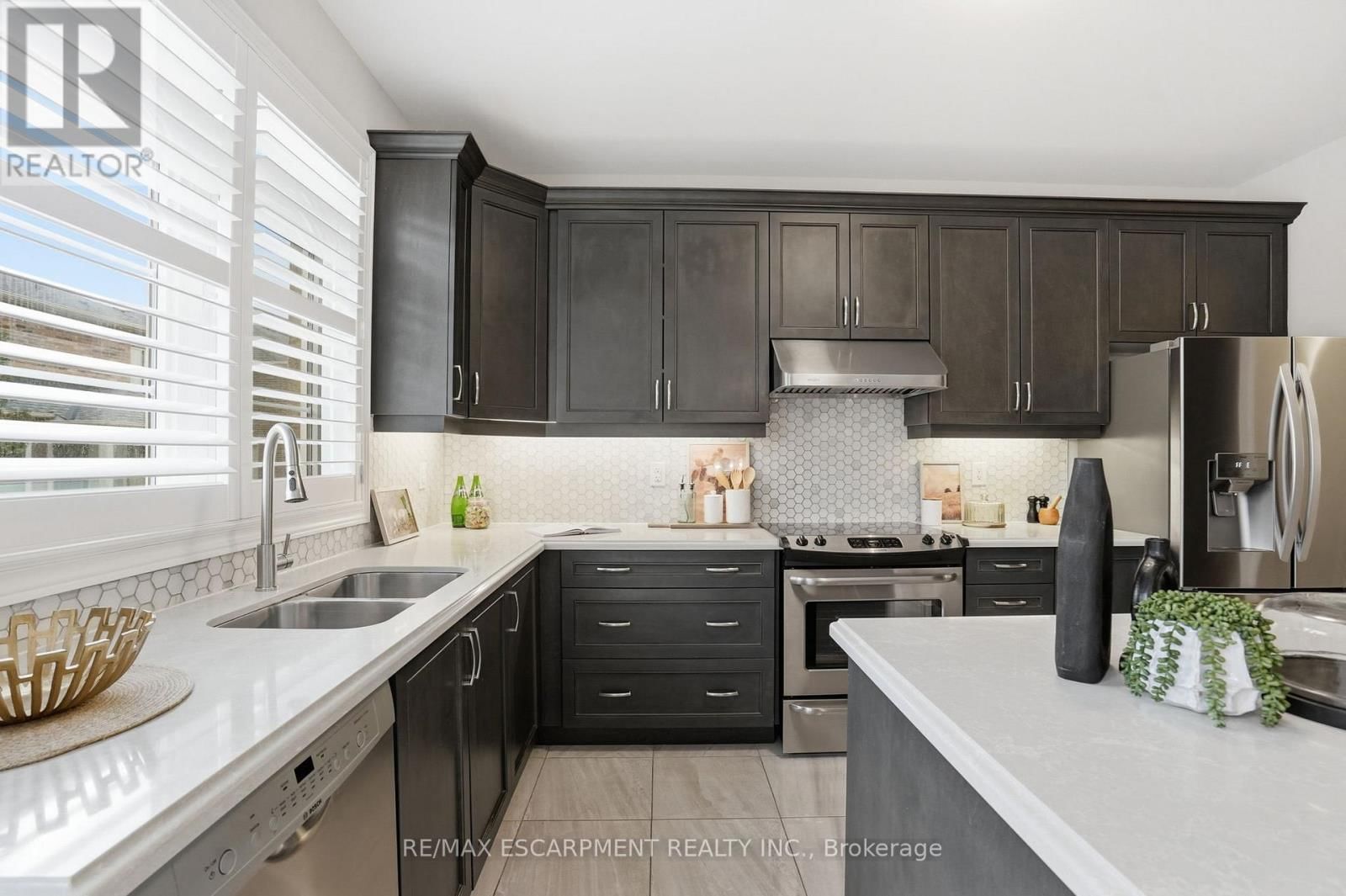 198 JESSIE CAVERHILL PASS Image 23