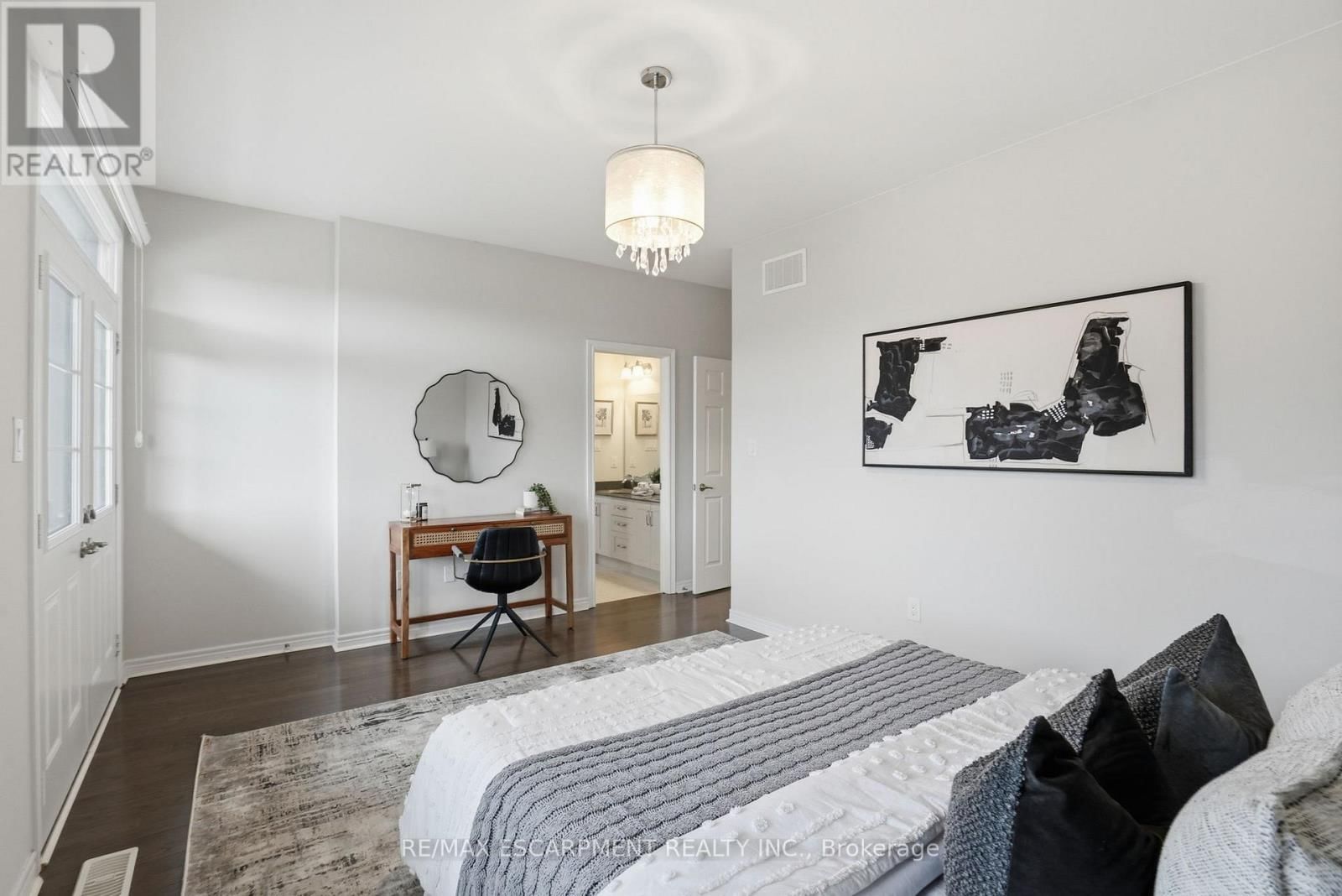 198 JESSIE CAVERHILL PASS Image 36