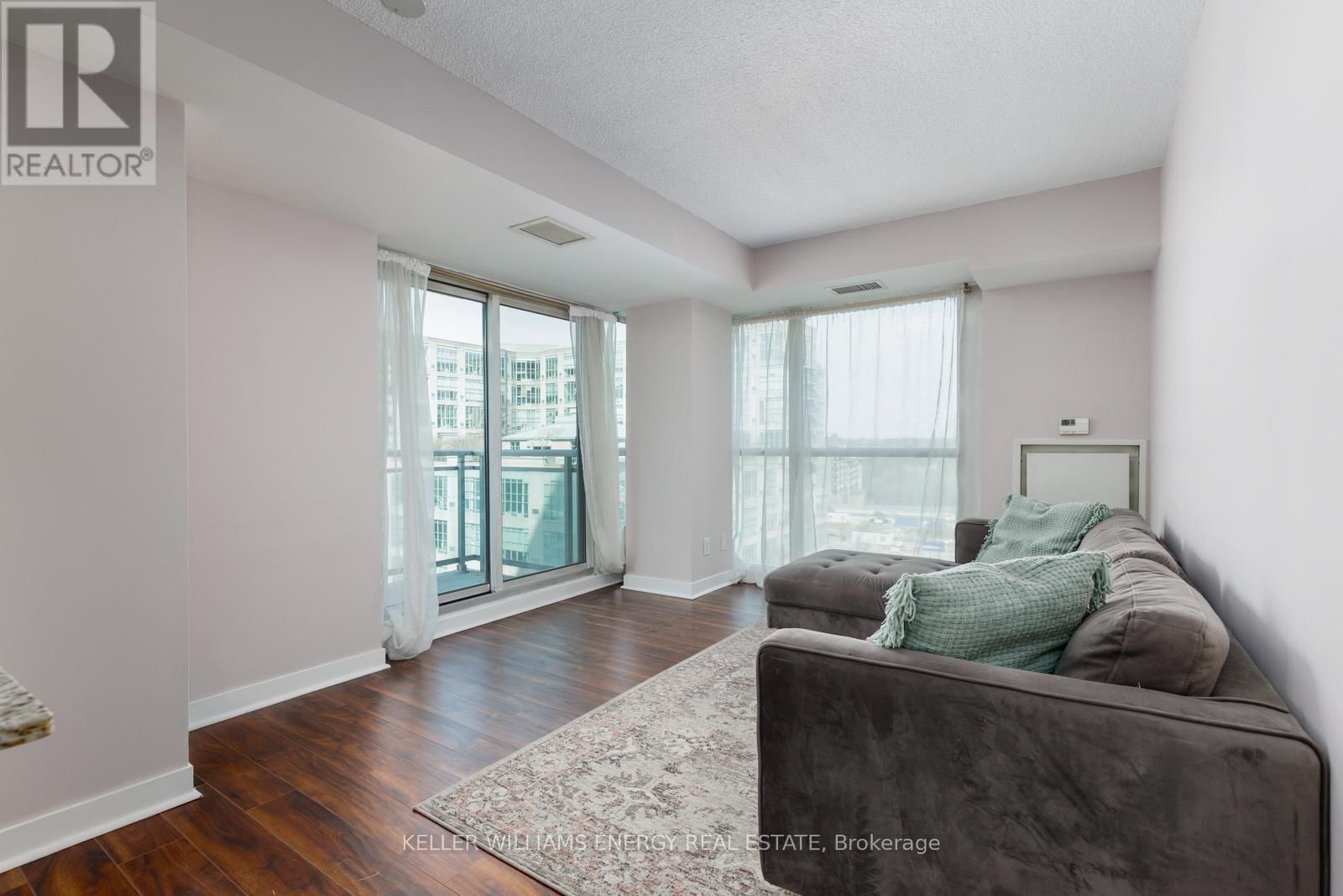 912 - 155 LEGION ROAD NORTH Image 9