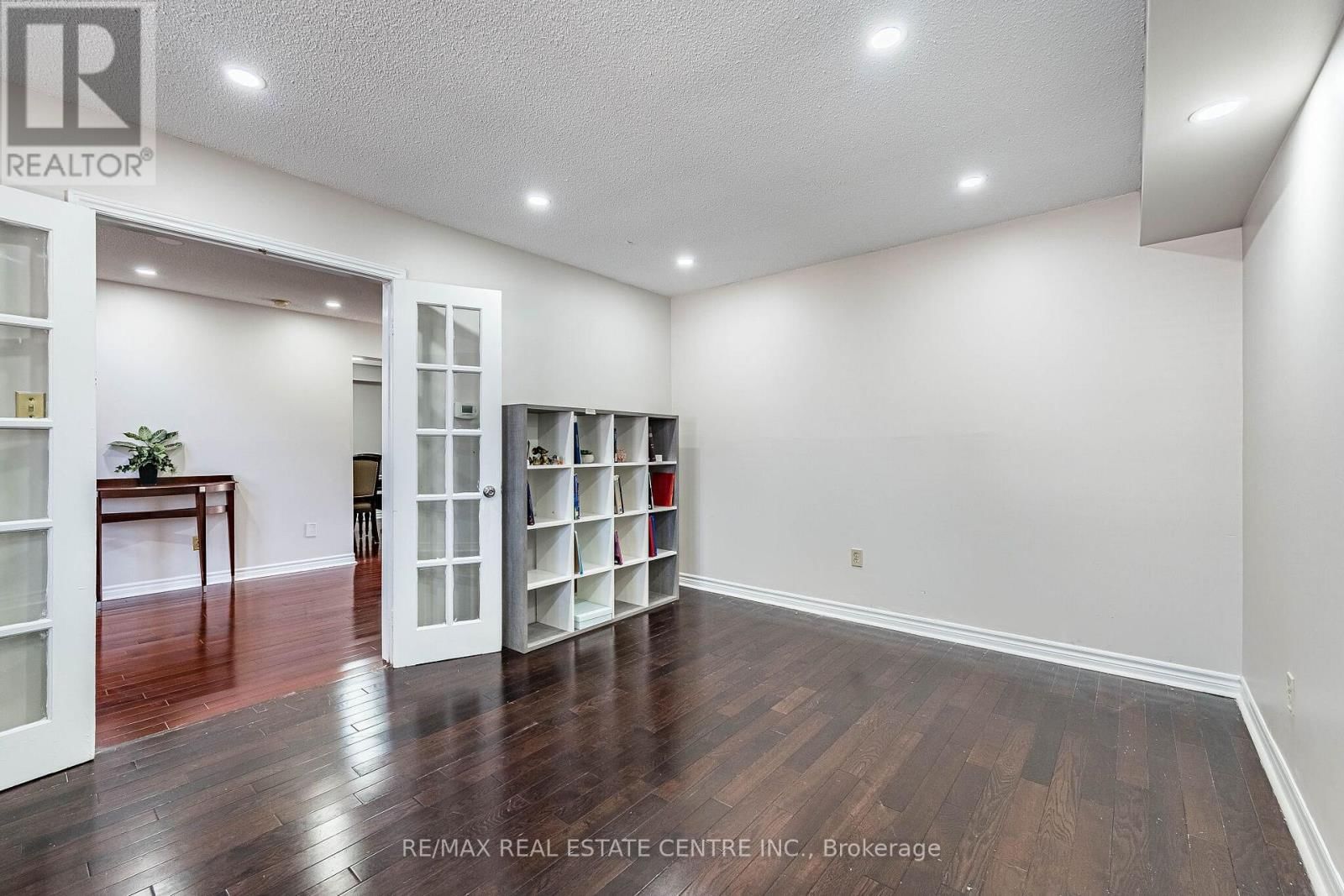 4 HOWELL STREET Image 10