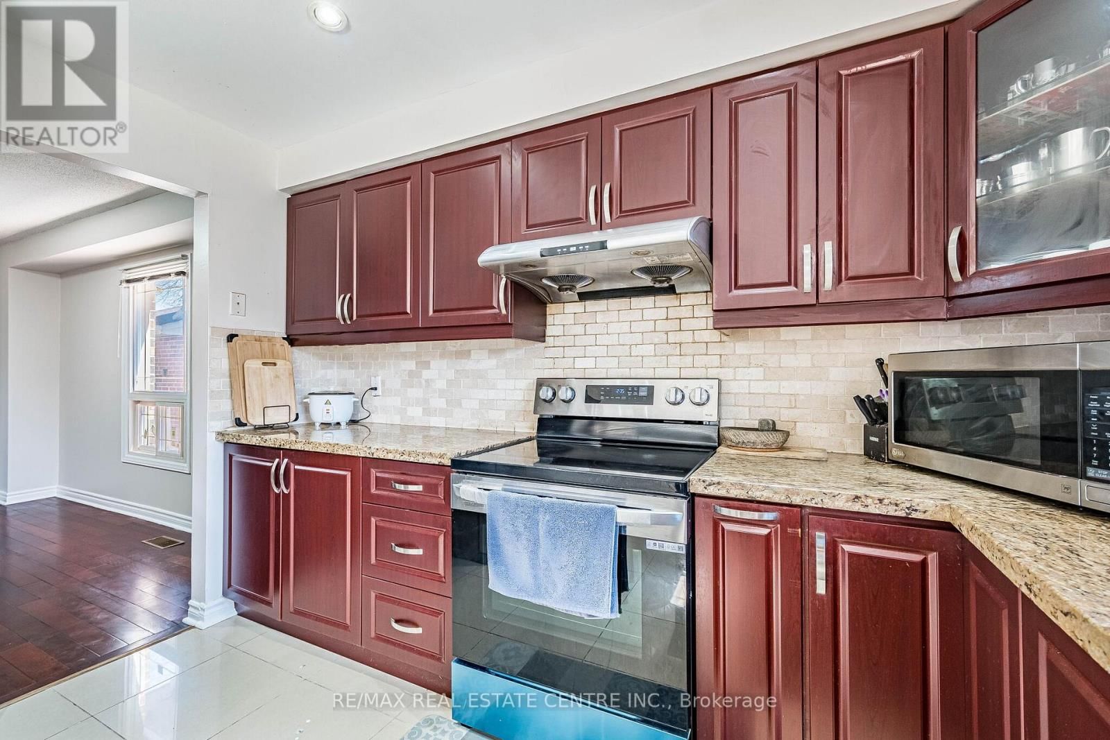 4 HOWELL STREET Image 18