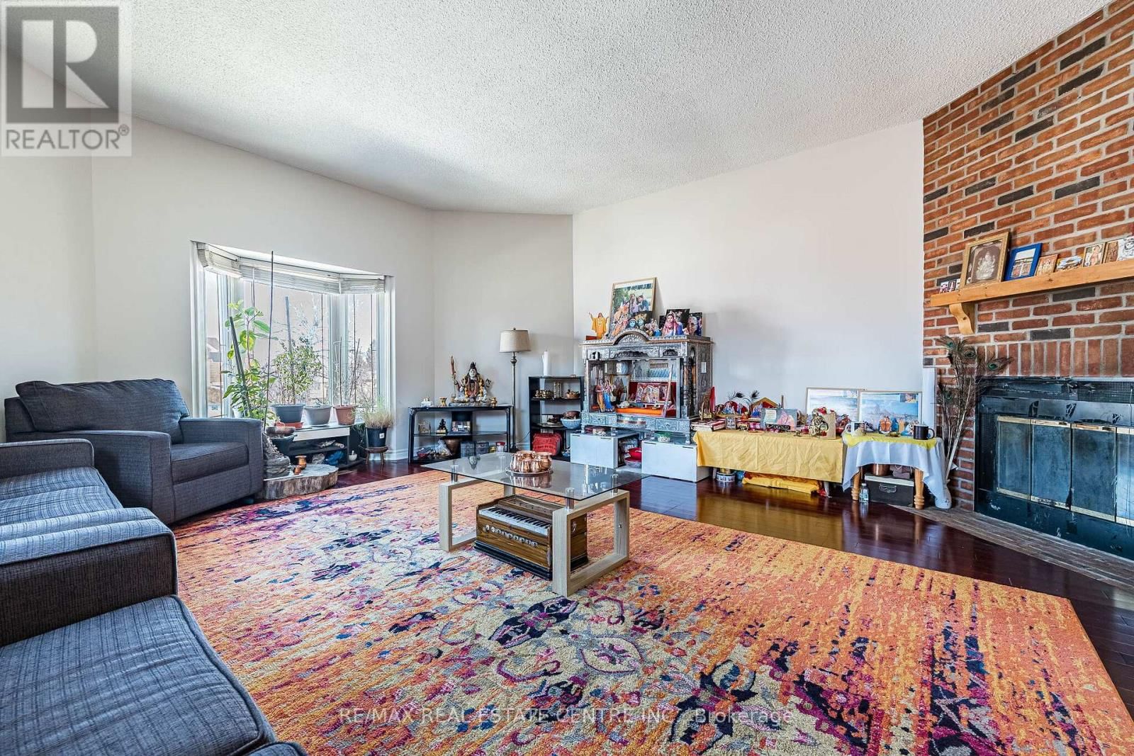 4 HOWELL STREET Image 22