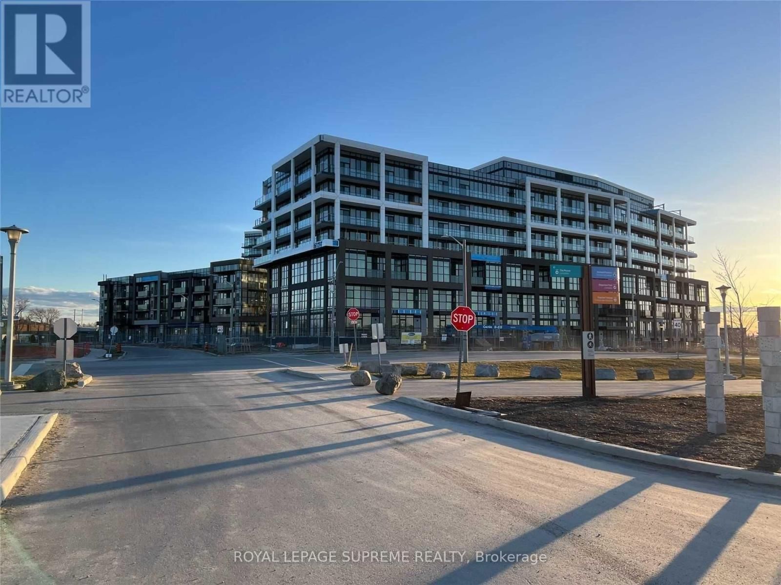 417 - 60 GEORGE BUTCHART DRIVE Image 1