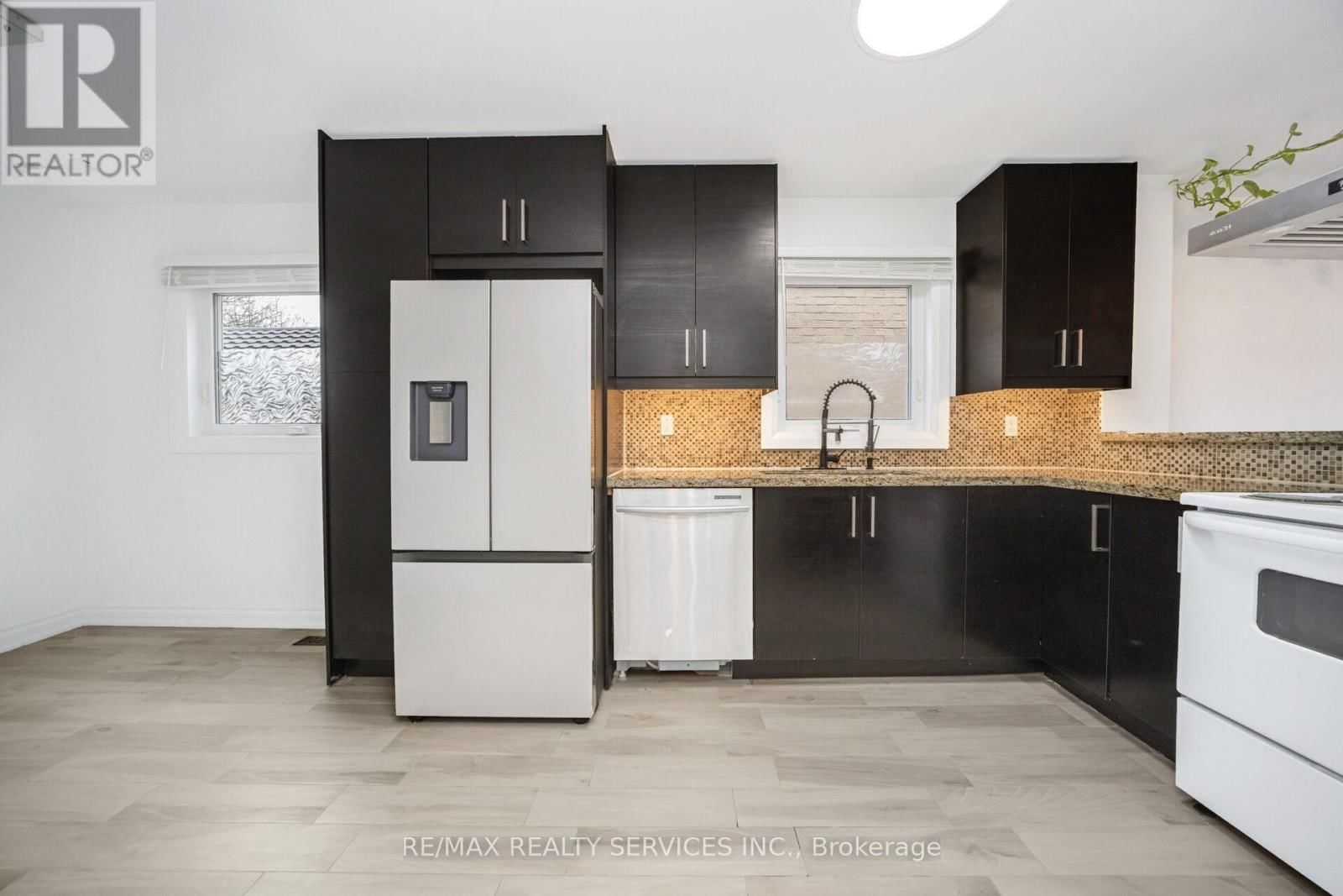 19 WAYNE NICOL DRIVE Image 11