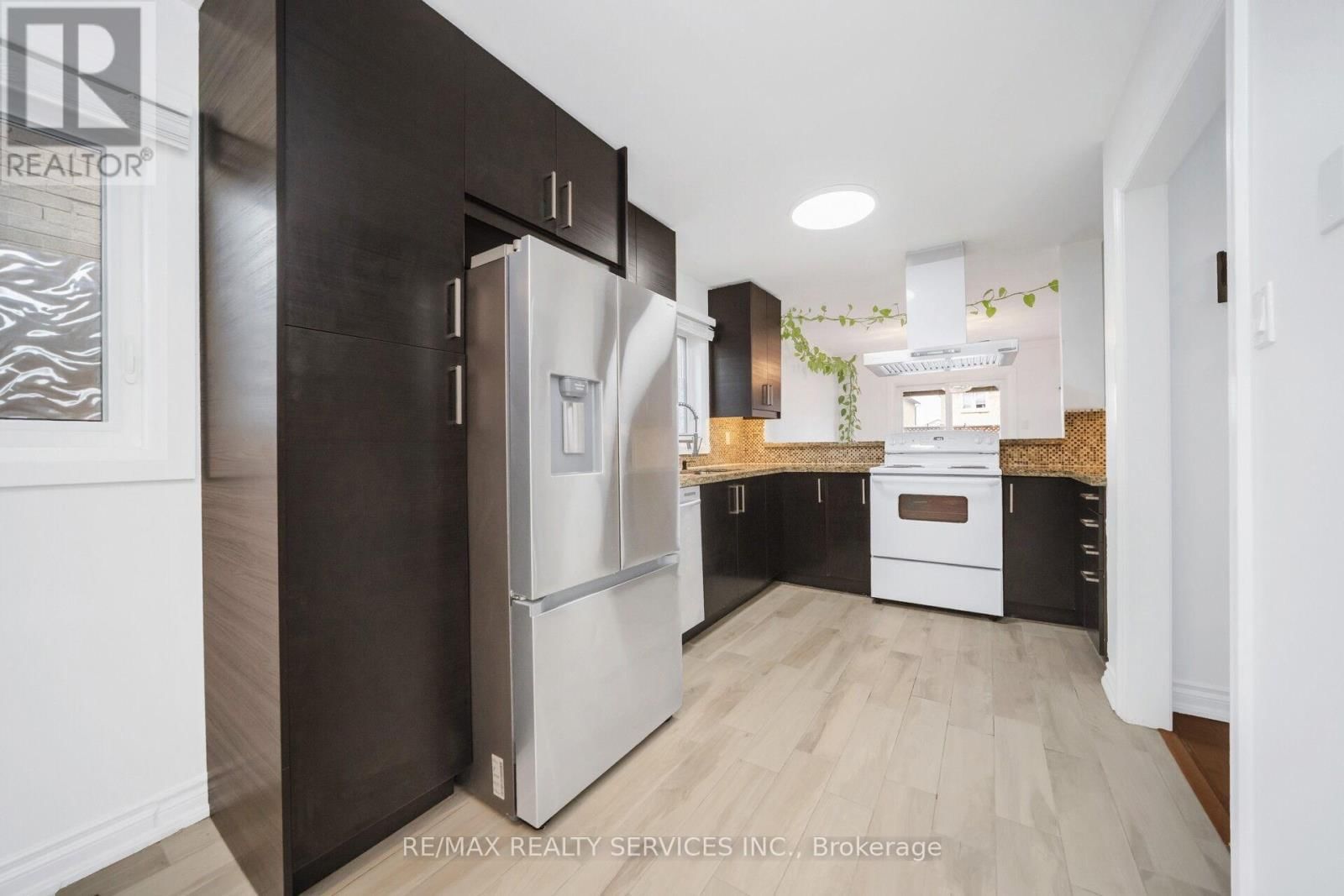 19 WAYNE NICOL DRIVE Image 12