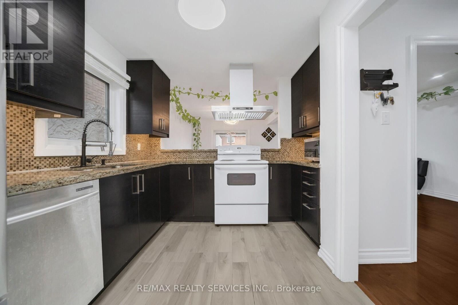 19 WAYNE NICOL DRIVE Image 13