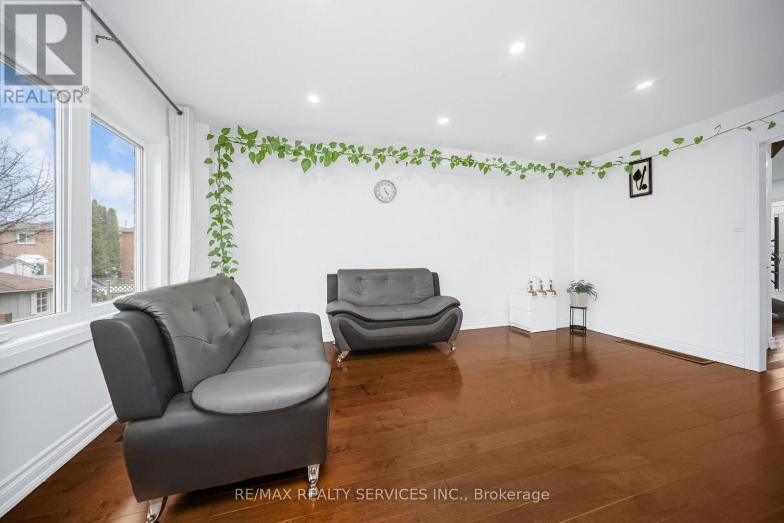 19 WAYNE NICOL DRIVE Image 8