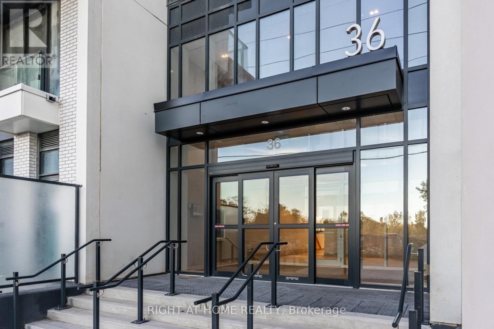 1809 - 36 ZORRA STREET Image 21