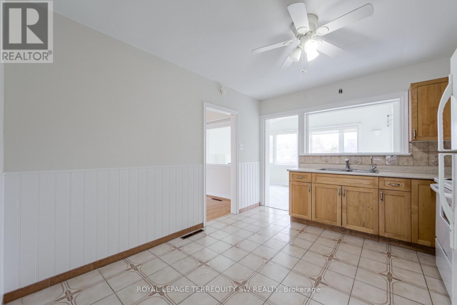 35 EUPHRASIA DRIVE Image 16