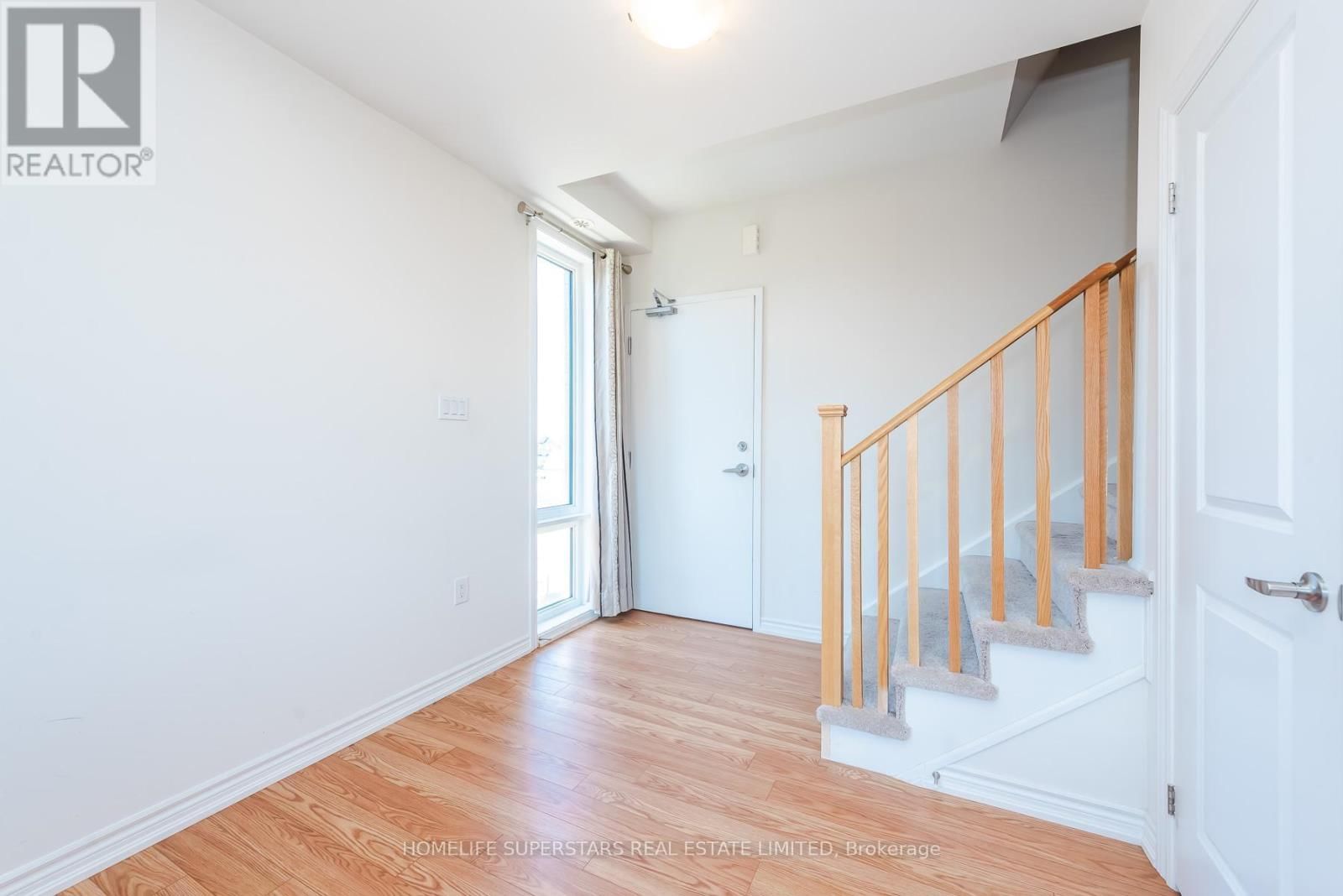 3 - 10 KNOTSBERRY CIRCLE Image 38