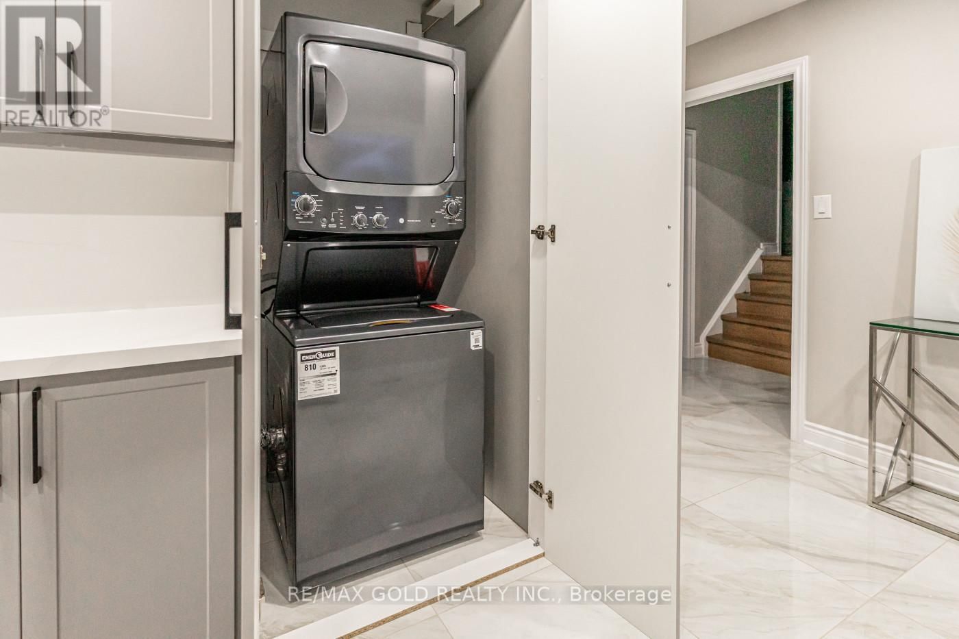 48 MALCOLM CRESCENT Image 18