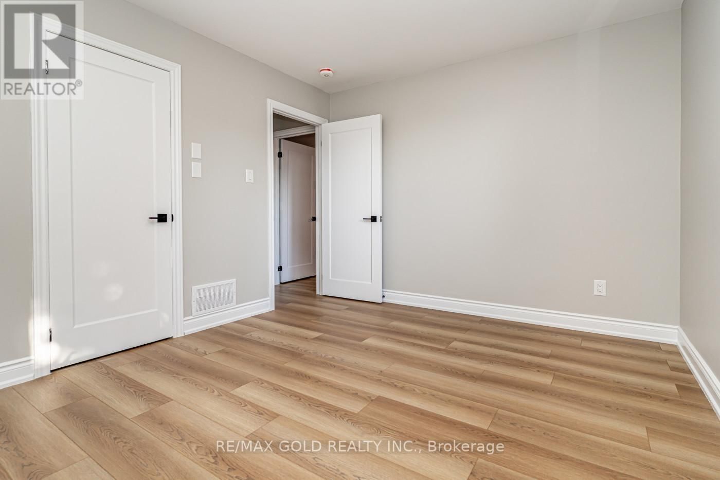 48 MALCOLM CRESCENT Image 25