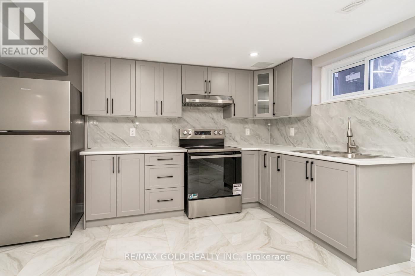 48 MALCOLM CRESCENT Image 32