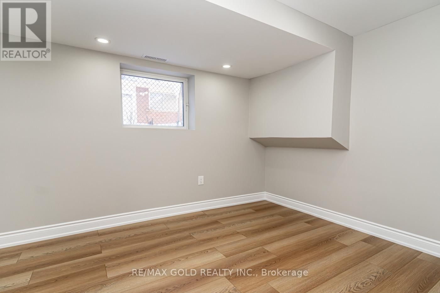 48 MALCOLM CRESCENT Image 33