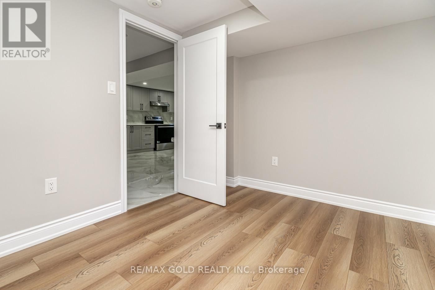 48 MALCOLM CRESCENT Image 34