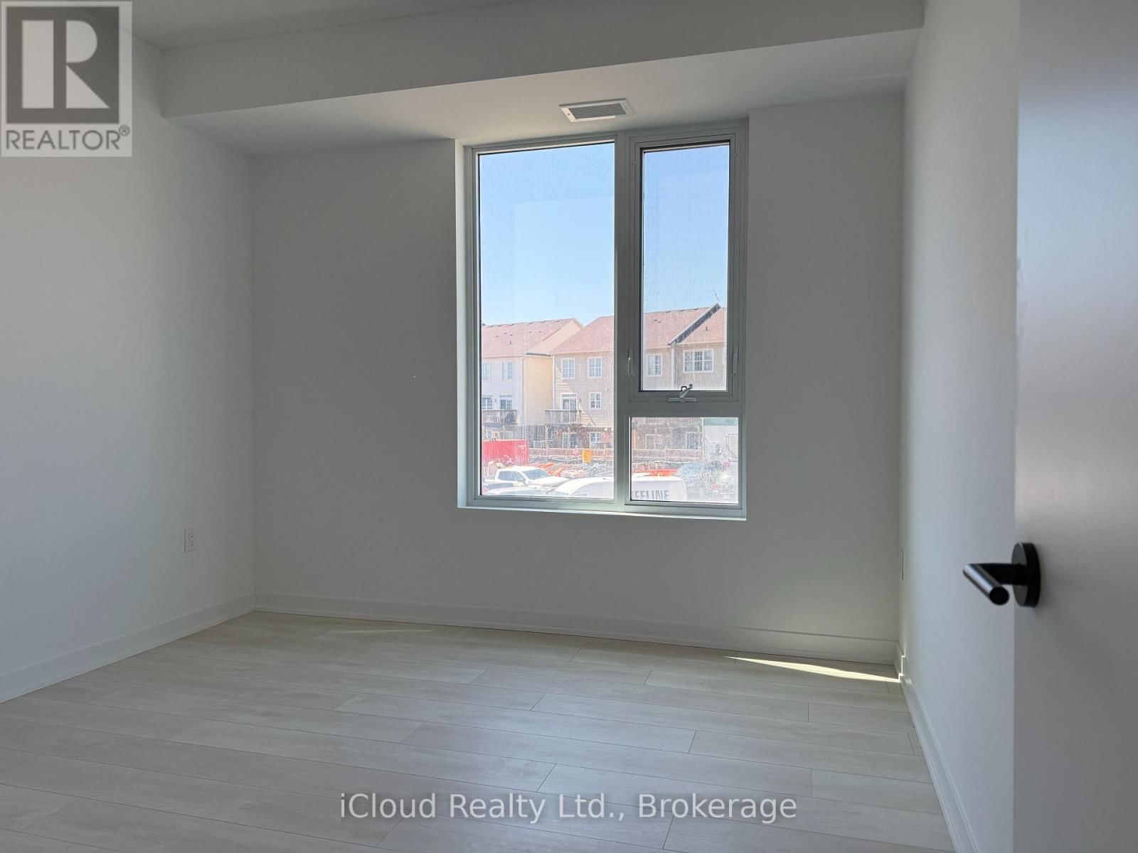 211 - 4878 POWERS COMMON Image 15