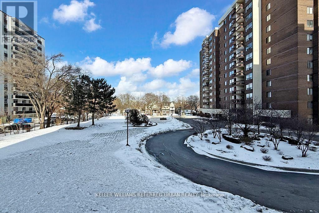 202 - 2556 ARGYLE ROAD Image 34