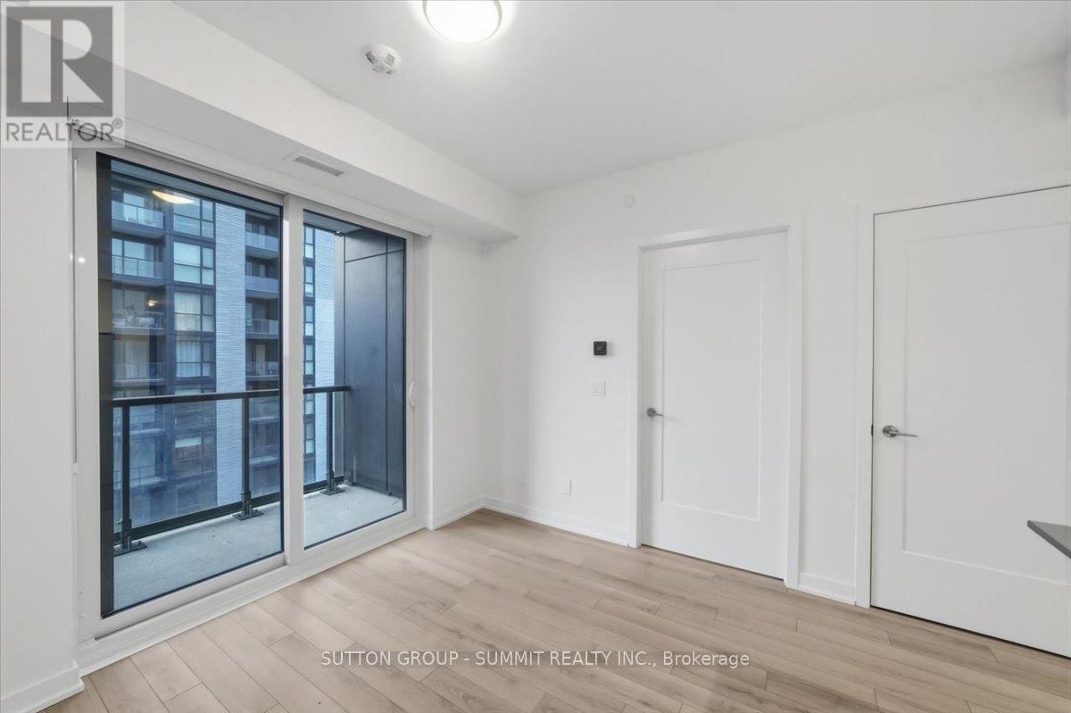 1511 - 3071 TRAFALGAR ROAD NORTH Image 9