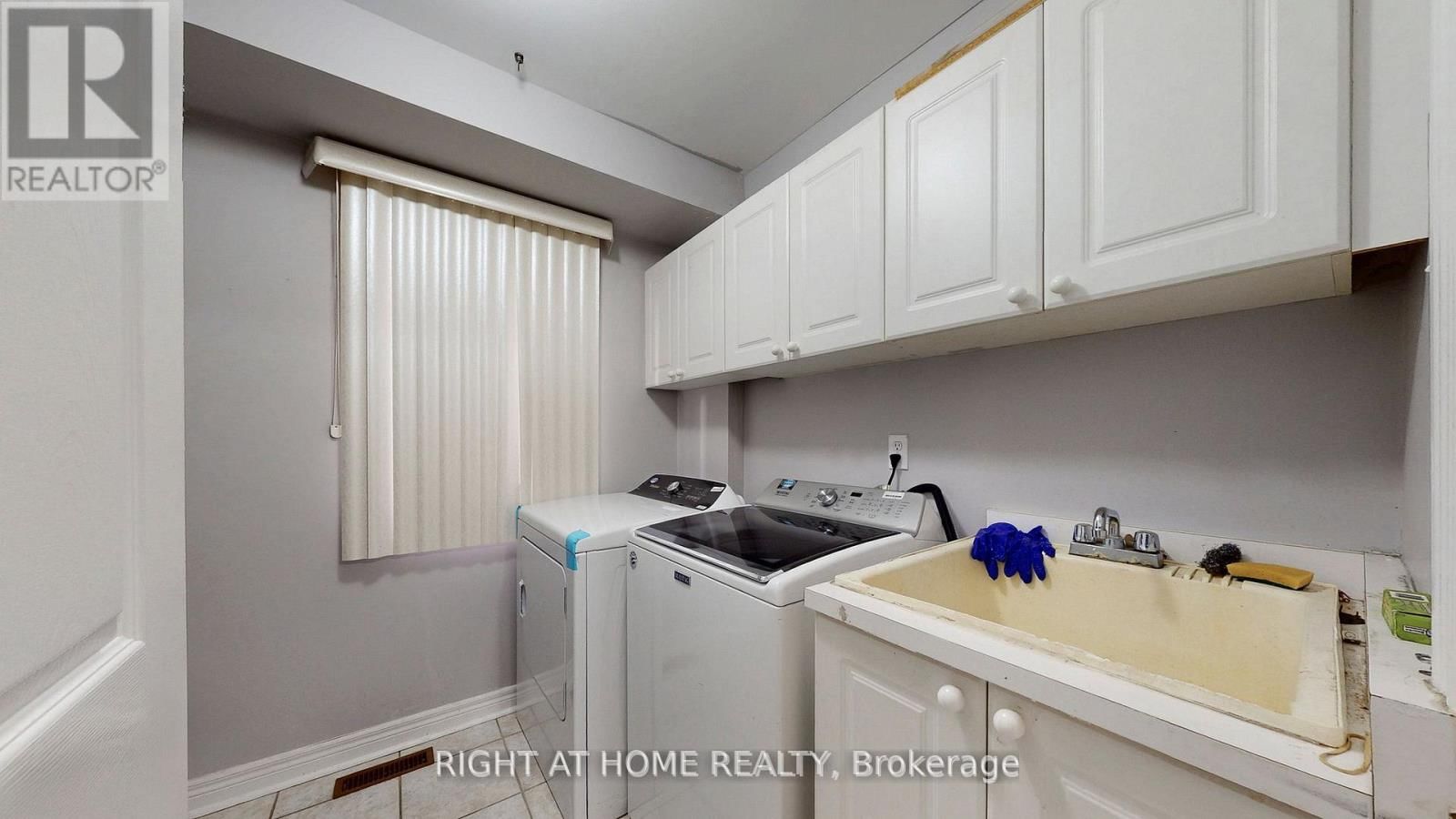 UPPER - 119 LETTY AVENUE Image 10