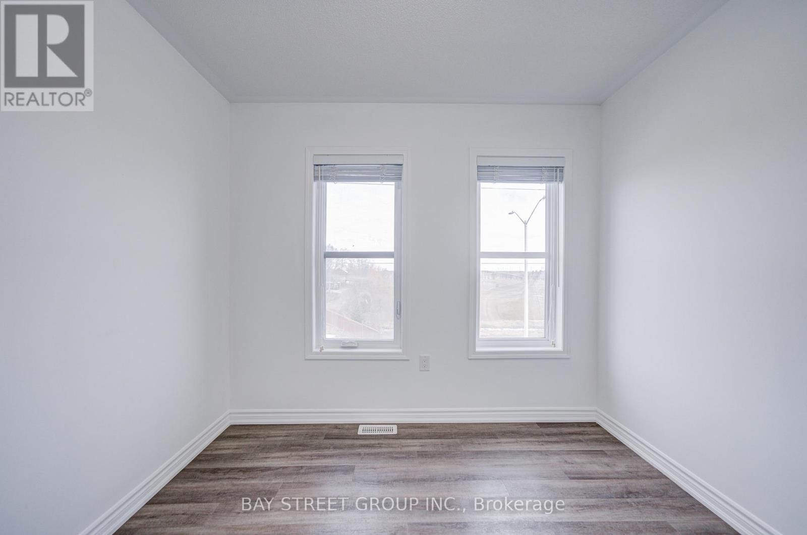 29 - 980 LOGAN DRIVE Image 39