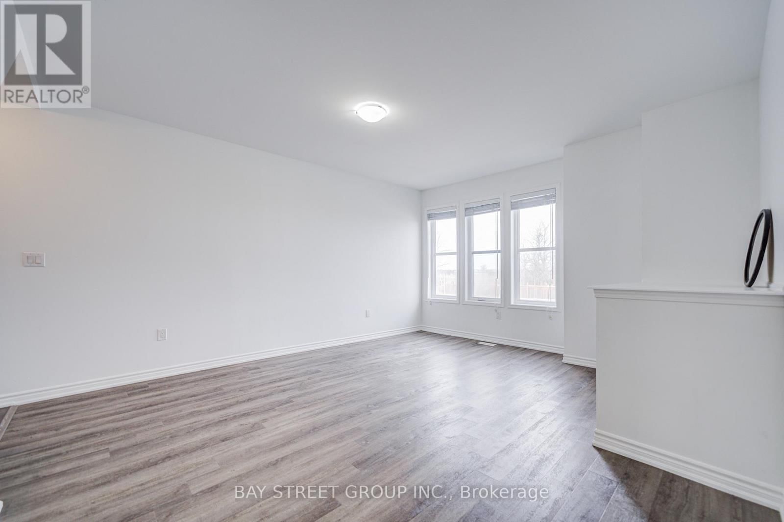 29 - 980 LOGAN DRIVE Image 6